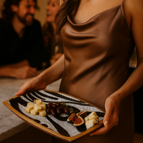 Comfy Homes Mango Wood Serving Platter | Handcrafted Natural Wood Tray | Durable, Food-Safe and Eco-Friendly | Platter for Snacks, Fruits, Appetizers & Kitchen Decor (Headline Maker)